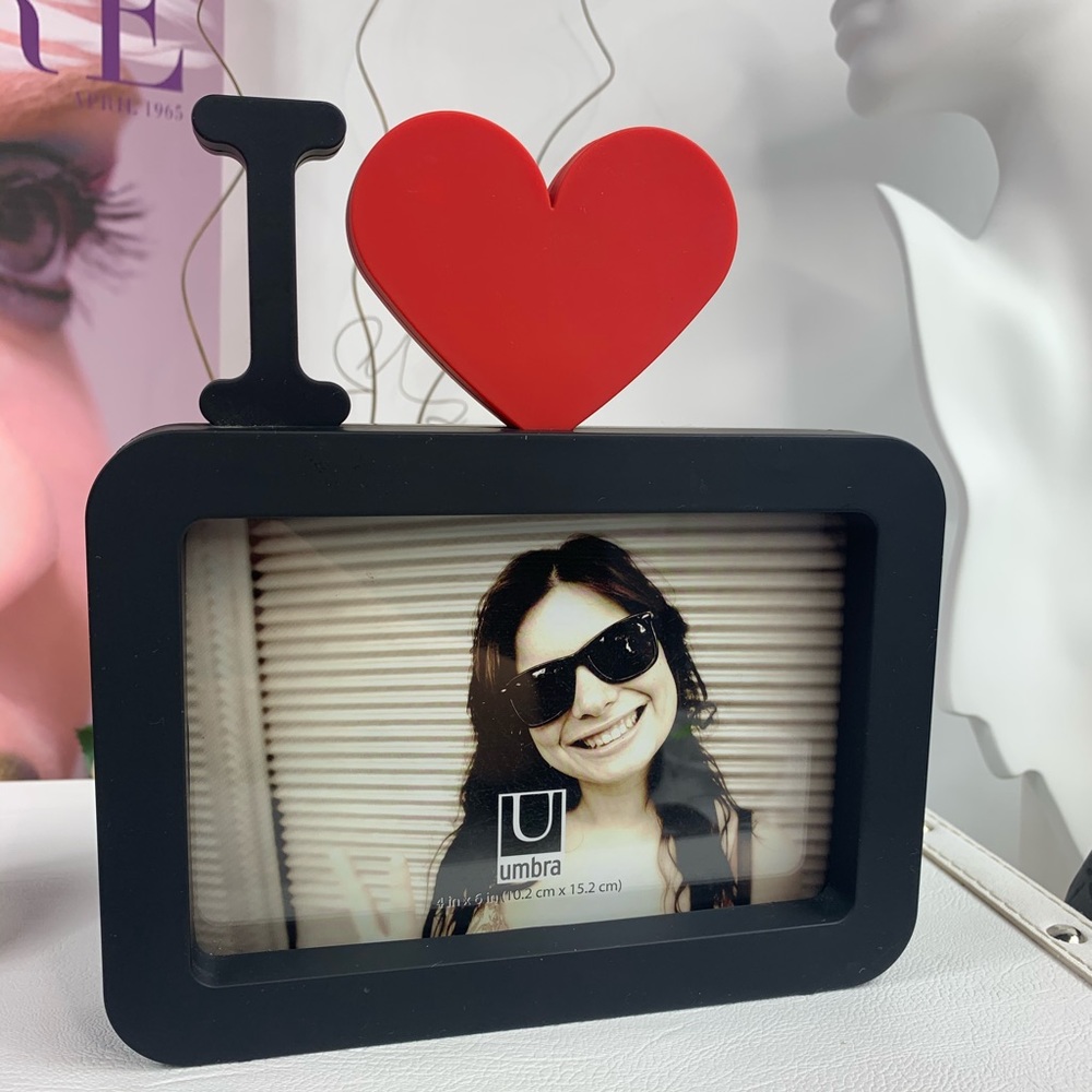 Umbra Ulove 4-Inch-by-6-Inch Molded Picture Frame